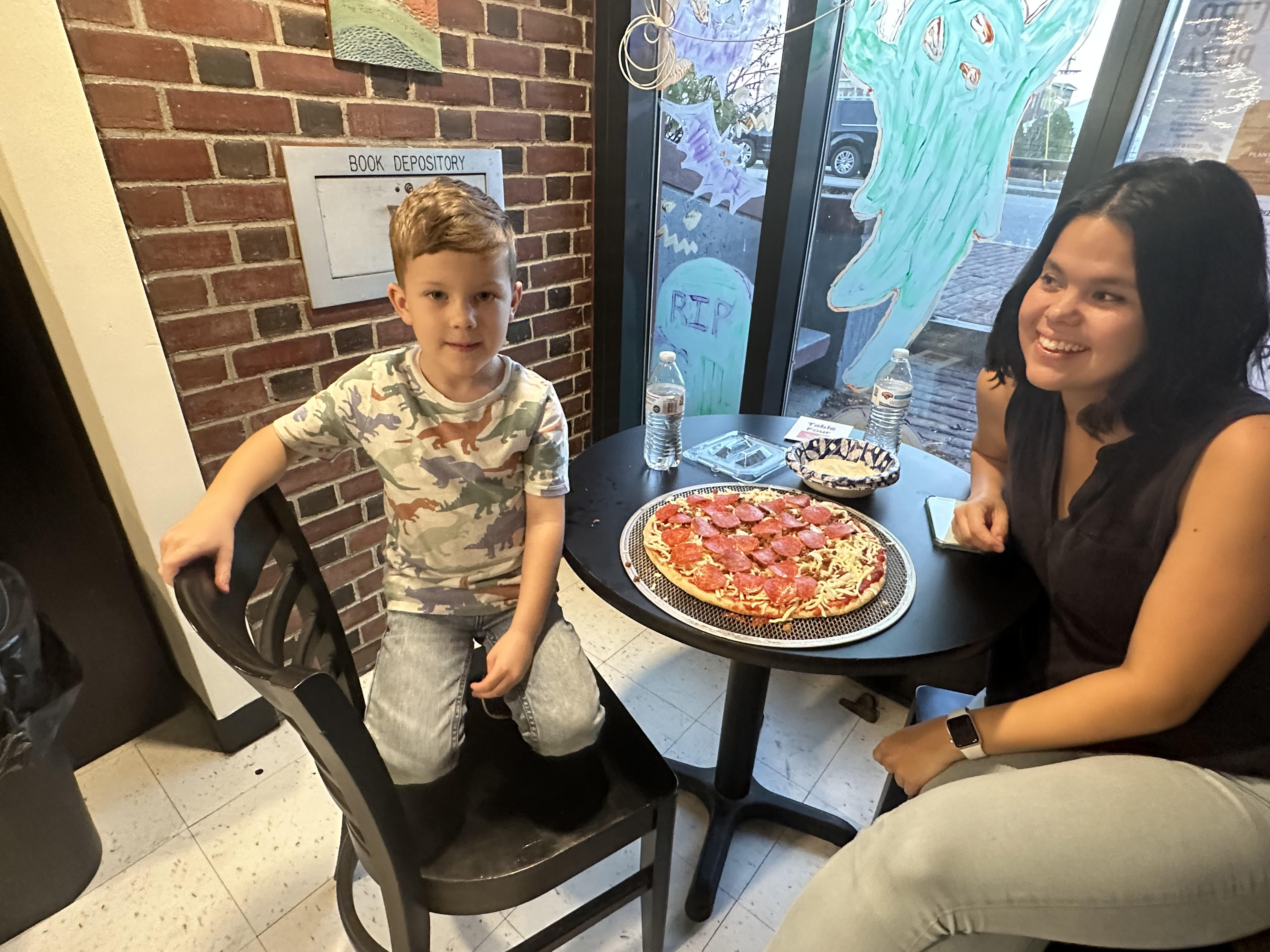 APL's Kids Can Cook Program spent time with Corwin and Cibo Pizza.