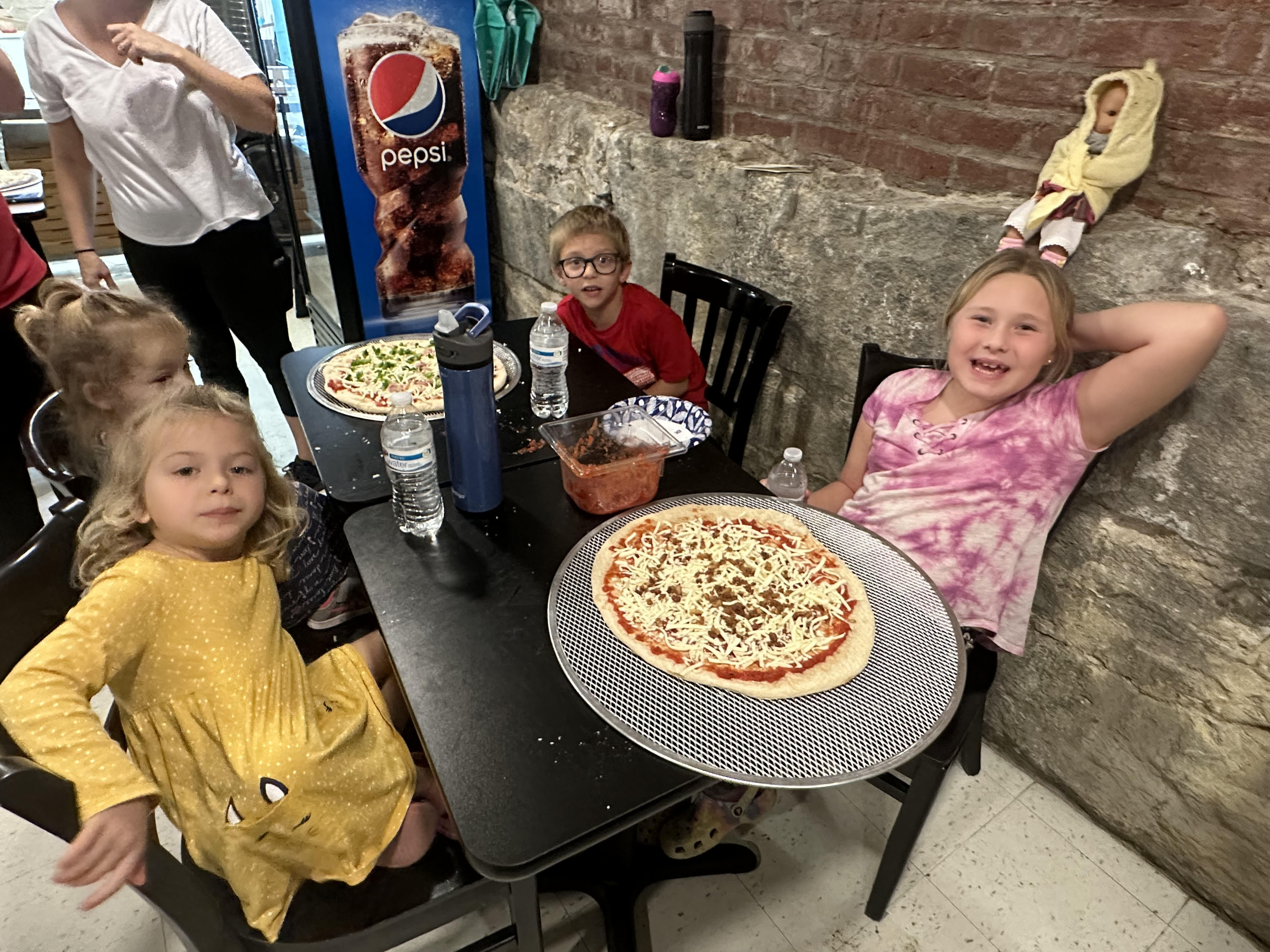 APL's Kids Can Cook Program spent time with Corwin and Cibo Pizza.