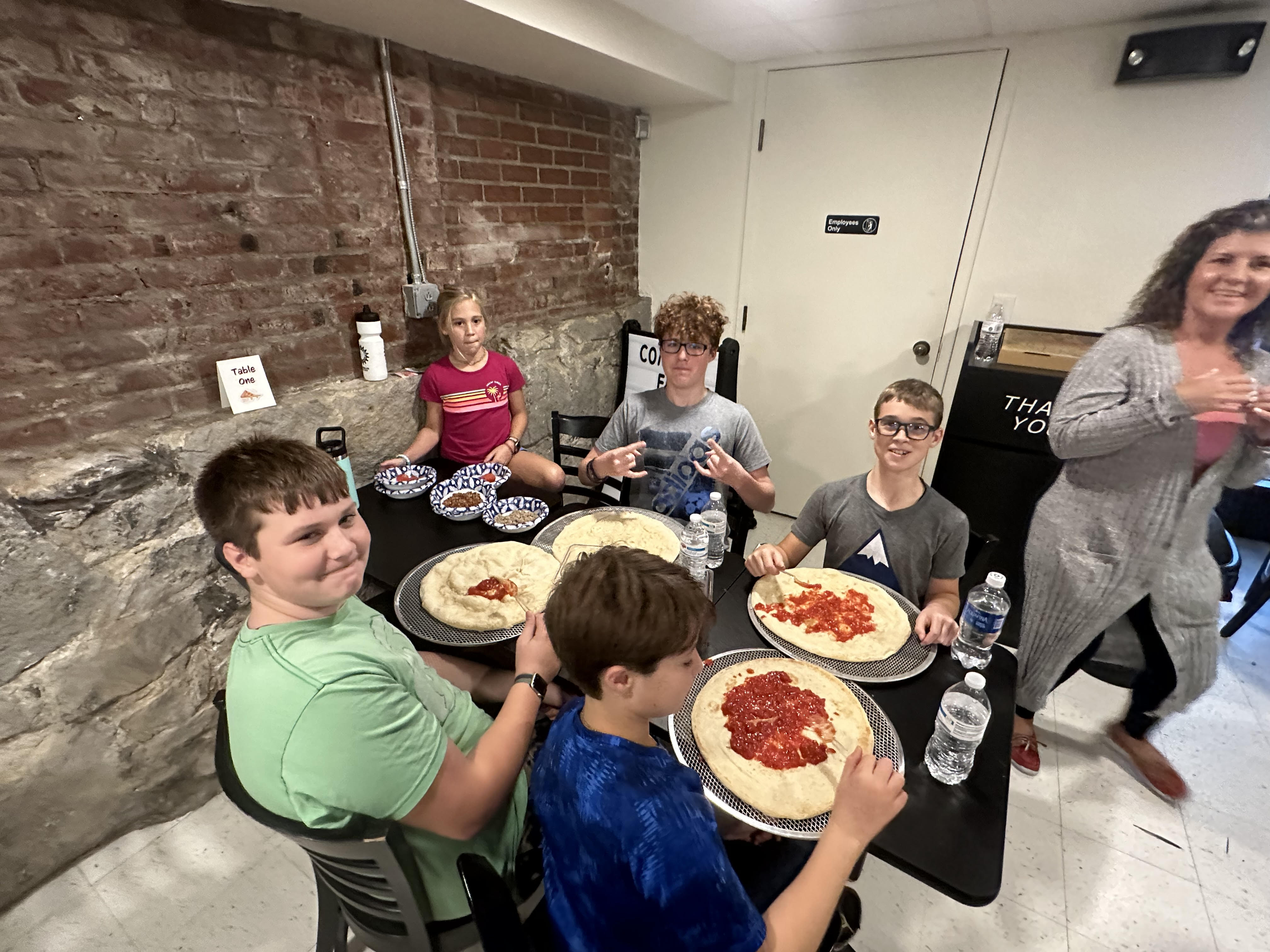 APL's Kids Can Cook Program spent time with Corwin and Cibo Pizza.