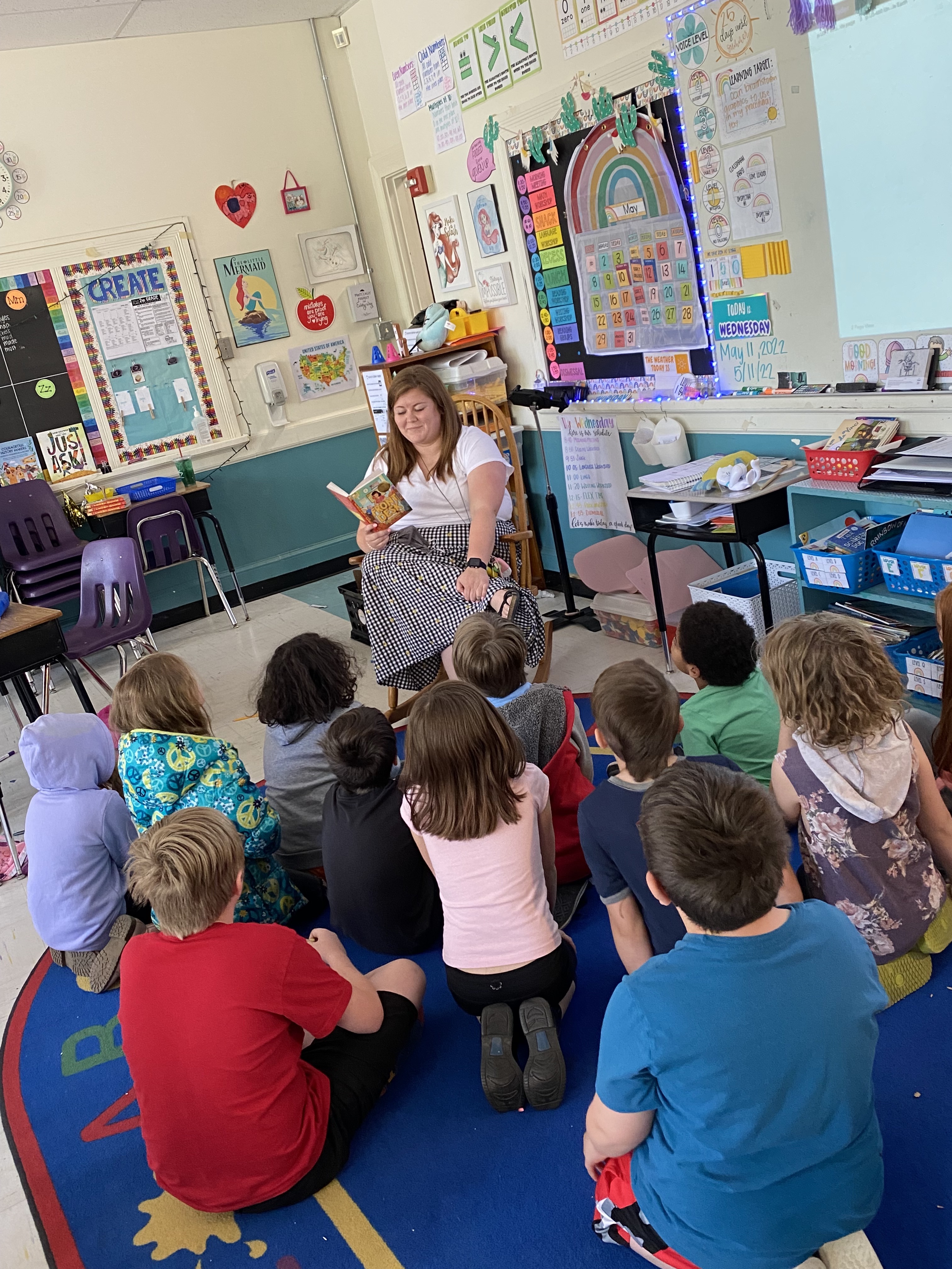AFD 2022 - Reading in front of classroom of children