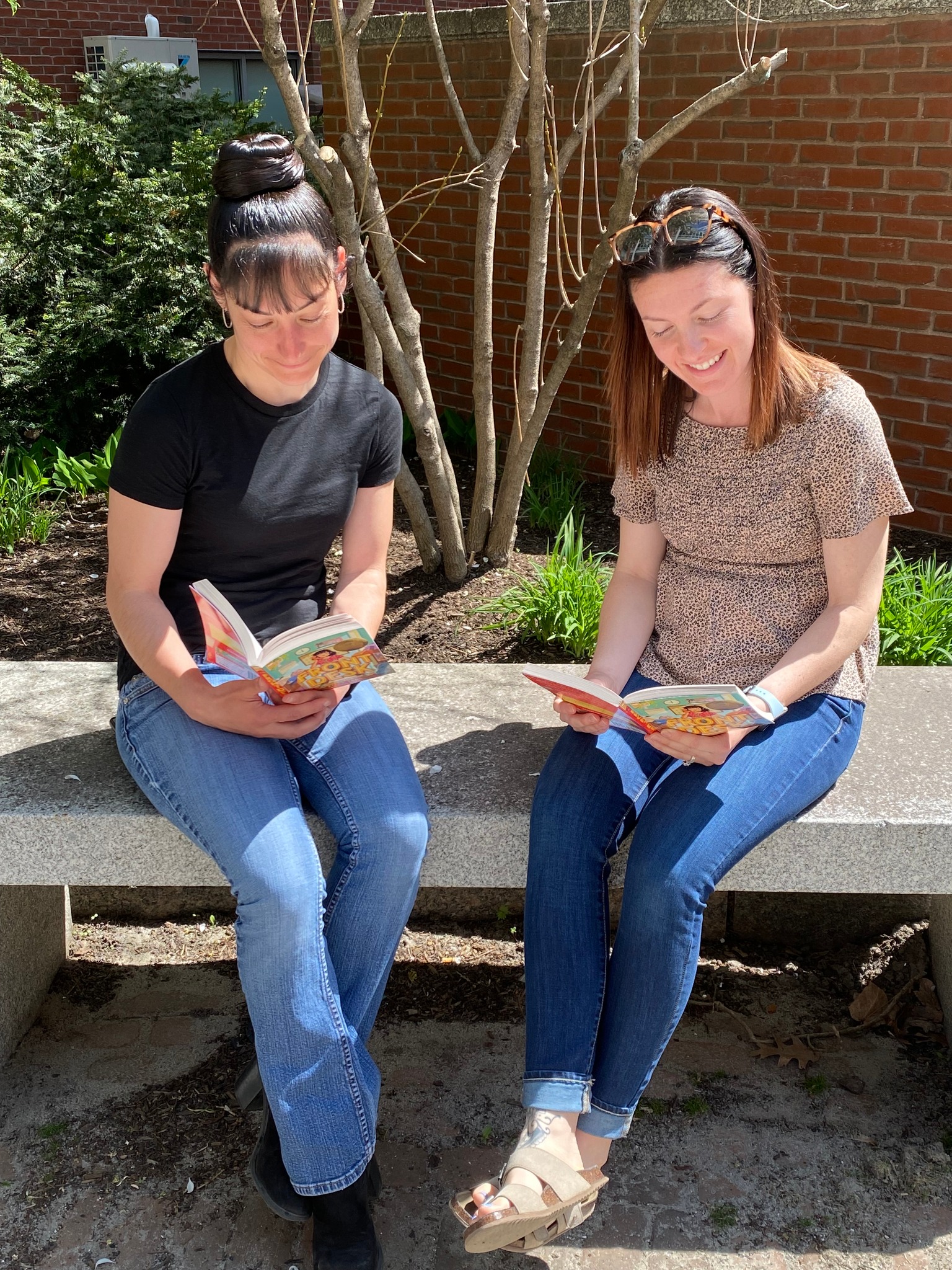 AFD 2022 - Reading on a bench