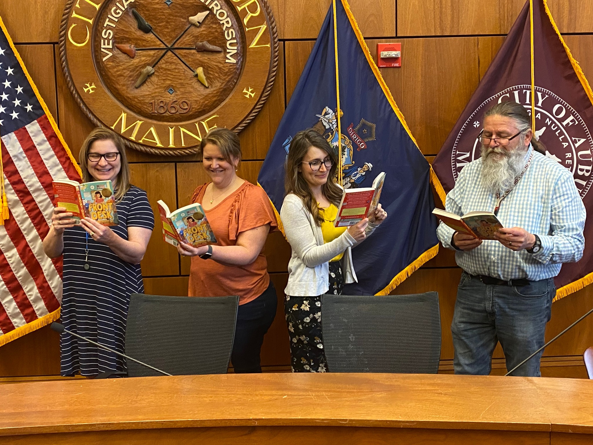 AFD 2022 - reading books in government building